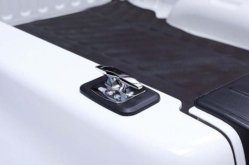 Nissan cargo cleats