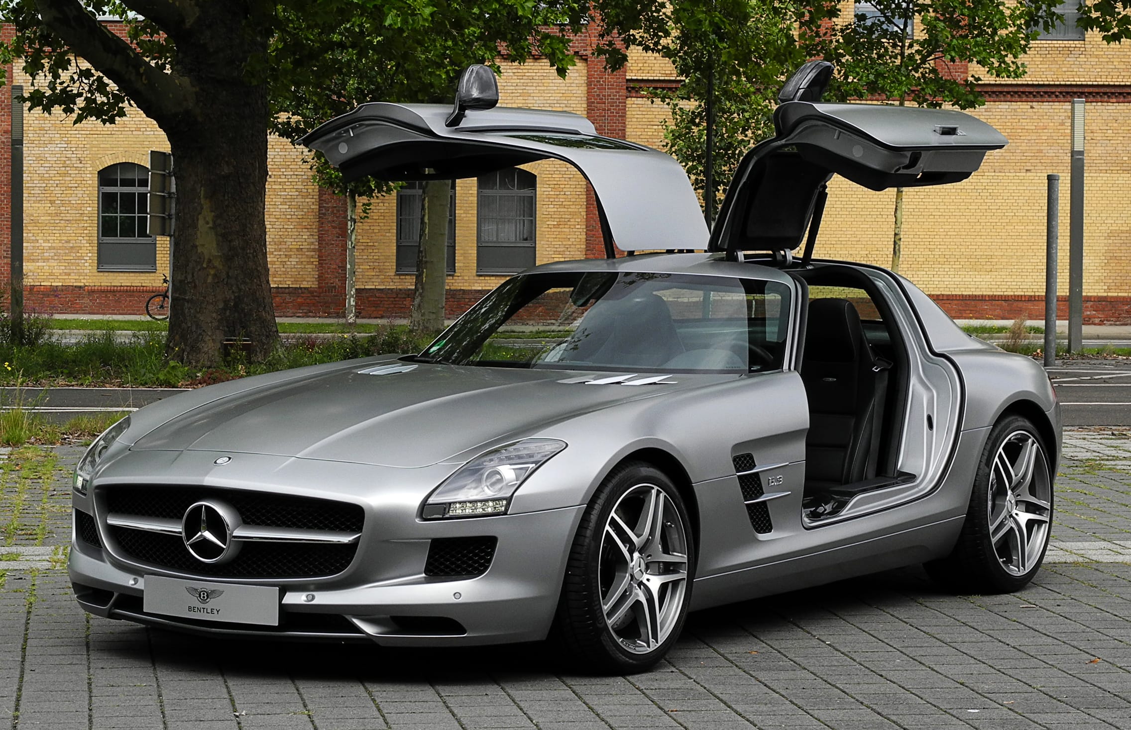 Mercedes SLS 